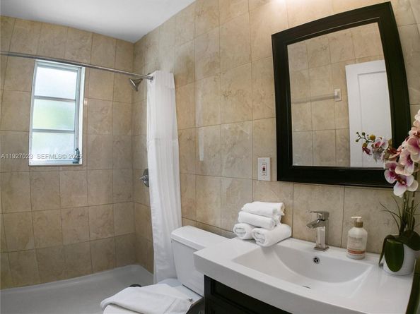 1872 SW 9th St, Miami FL 33135