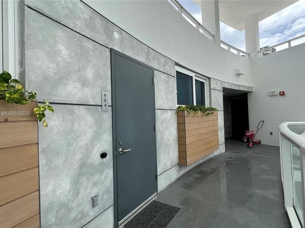9821 E Bay Harbor Dr 904, Bay Harbor Islands FL 33154