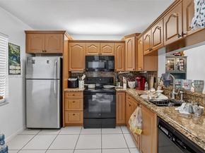 10431 NW 3rd St, Pembroke Pines FL 33026