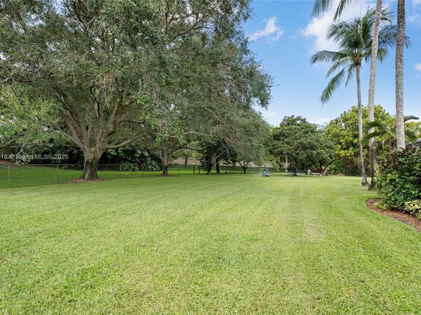 11174 SW 37th Mnr, Davie FL 33328