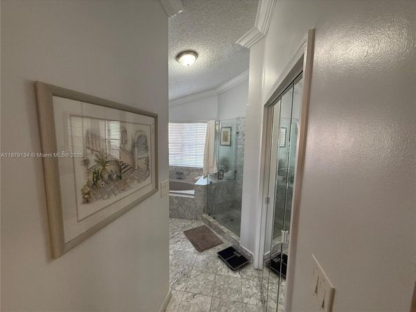 1040 Wilshire Cir W, Pembroke Pines FL 33027