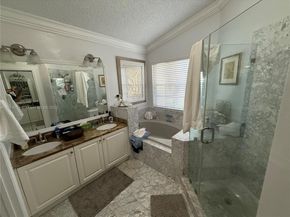 1040 Wilshire Cir W, Pembroke Pines FL 33027
