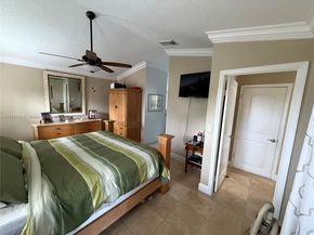 1040 Wilshire Cir W, Pembroke Pines FL 33027