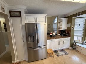 1040 Wilshire Cir W, Pembroke Pines FL 33027