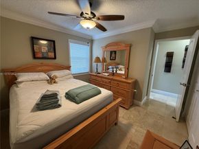 1040 Wilshire Cir W, Pembroke Pines FL 33027