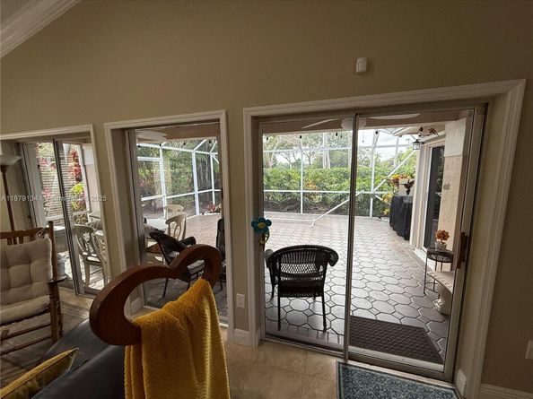 1040 Wilshire Cir W, Pembroke Pines FL 33027