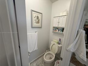 1040 Wilshire Cir W, Pembroke Pines FL 33027