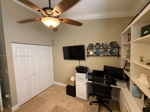 1040 Wilshire Cir W, Pembroke Pines FL 33027