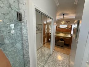 1040 Wilshire Cir W, Pembroke Pines FL 33027
