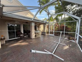 1040 Wilshire Cir W, Pembroke Pines FL 33027