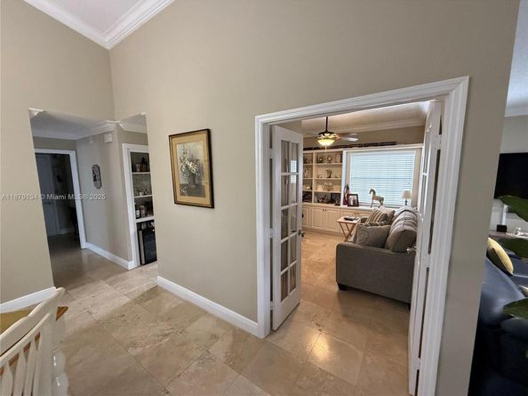 1040 Wilshire Cir W, Pembroke Pines FL 33027