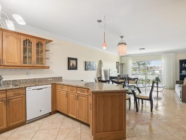 1000 Hillcrest Ct 303, Hollywood FL 33021