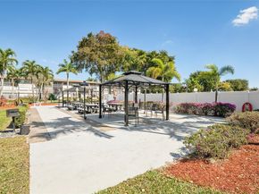 1000 Hillcrest Ct 303, Hollywood FL 33021