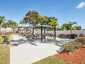 1000 Hillcrest Ct 303, Hollywood FL 33021