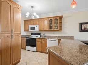 1000 Hillcrest Ct 303, Hollywood FL 33021