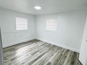 2035 NW 34th St, Miami FL 33142