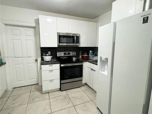 2035 NW 34th St, Miami FL 33142