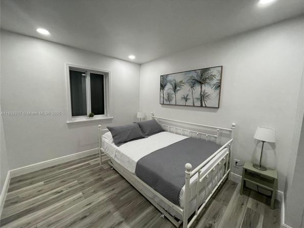 2035 NW 34th St, Miami FL 33142