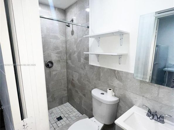 2035 NW 34th St, Miami FL 33142