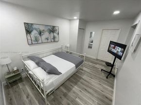 2035 NW 34th St, Miami FL 33142