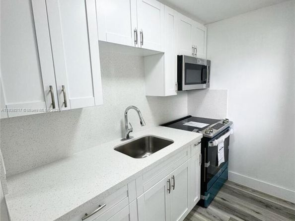 2035 NW 34th St, Miami FL 33142