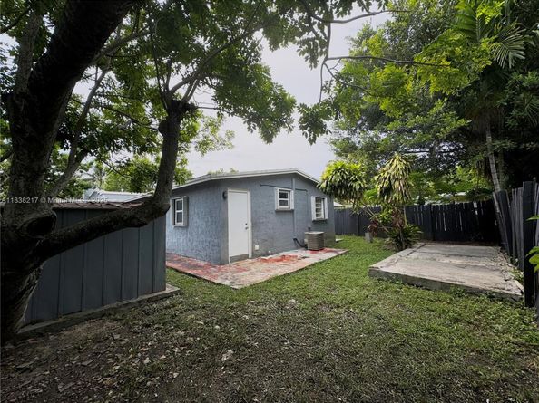 2035 NW 34th St, Miami FL 33142