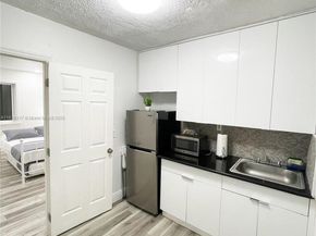 2035 NW 34th St, Miami FL 33142