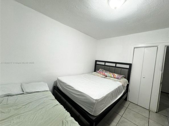 2035 NW 34th St, Miami FL 33142