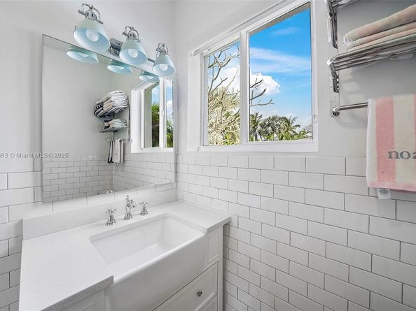 5237 La Gorce Dr, Miami Beach FL 33140
