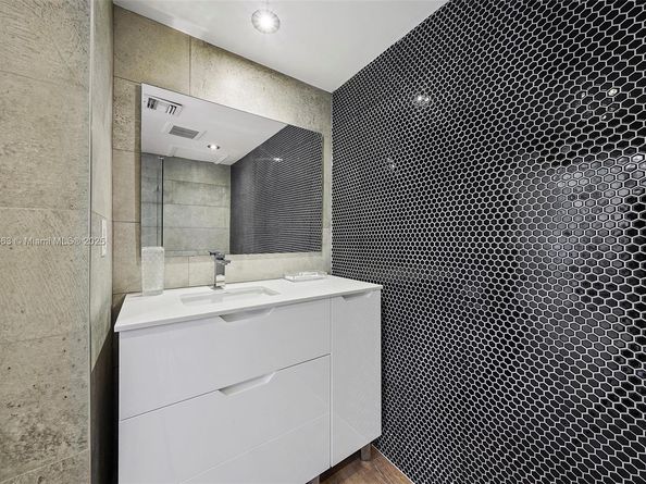 5237 La Gorce Dr, Miami Beach FL 33140