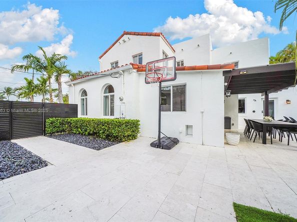 5237 La Gorce Dr, Miami Beach FL 33140