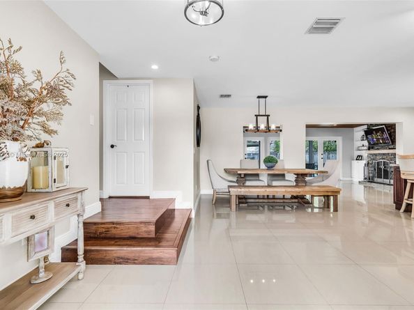 9091 SW 49th St, Cooper City FL 33328