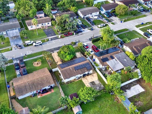 2771 NW 8th St, Pompano Beach FL 33069