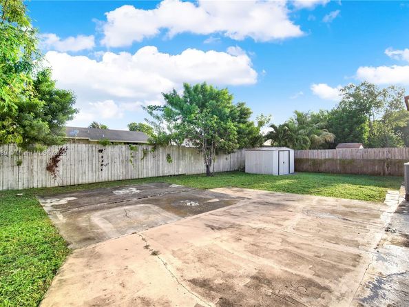 2771 NW 8th St, Pompano Beach FL 33069