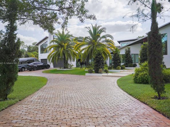5251 NW 80th Ter, Parkland FL 33067
