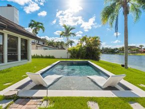 8001 NW 166th St, Miami Lakes FL 33016