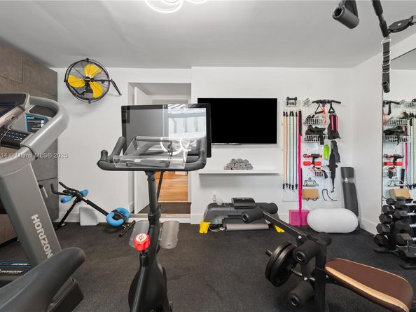8001 NW 166th St, Miami Lakes FL 33016