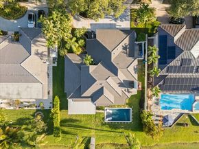 8001 NW 166th St, Miami Lakes FL 33016