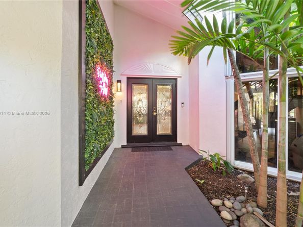 8001 NW 166th St, Miami Lakes FL 33016