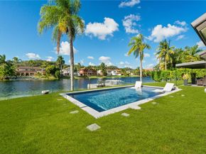 8001 NW 166th St, Miami Lakes FL 33016