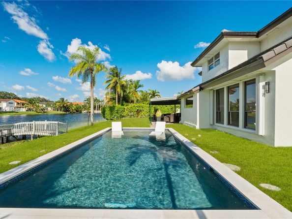 8001 NW 166th St, Miami Lakes FL 33016