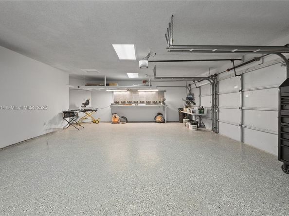 8001 NW 166th St, Miami Lakes FL 33016