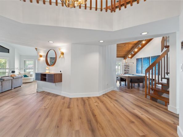 8001 NW 166th St, Miami Lakes FL 33016