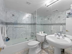 8001 NW 166th St, Miami Lakes FL 33016