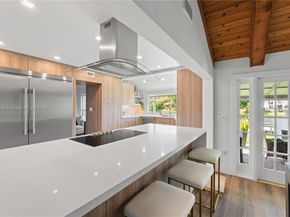 8001 NW 166th St, Miami Lakes FL 33016