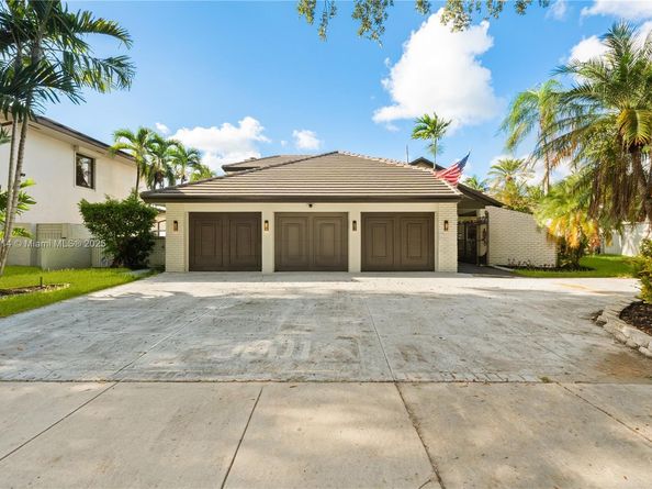 8001 NW 166th St, Miami Lakes FL 33016