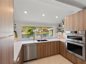 8001 NW 166th St, Miami Lakes FL 33016
