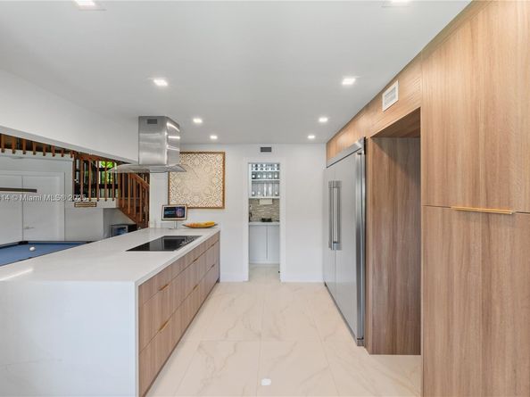8001 NW 166th St, Miami Lakes FL 33016