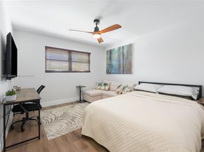 8001 NW 166th St, Miami Lakes FL 33016