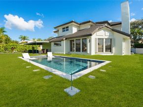 8001 NW 166th St, Miami Lakes FL 33016